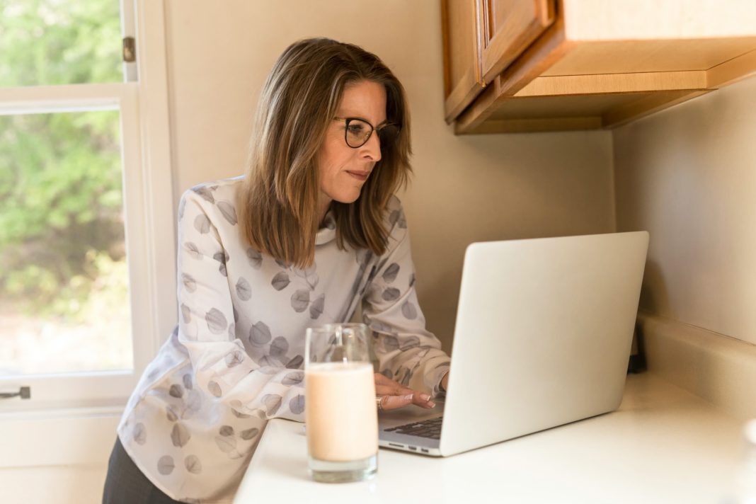 9 Best Work From Home Ideas For Stay-at-Home Moms